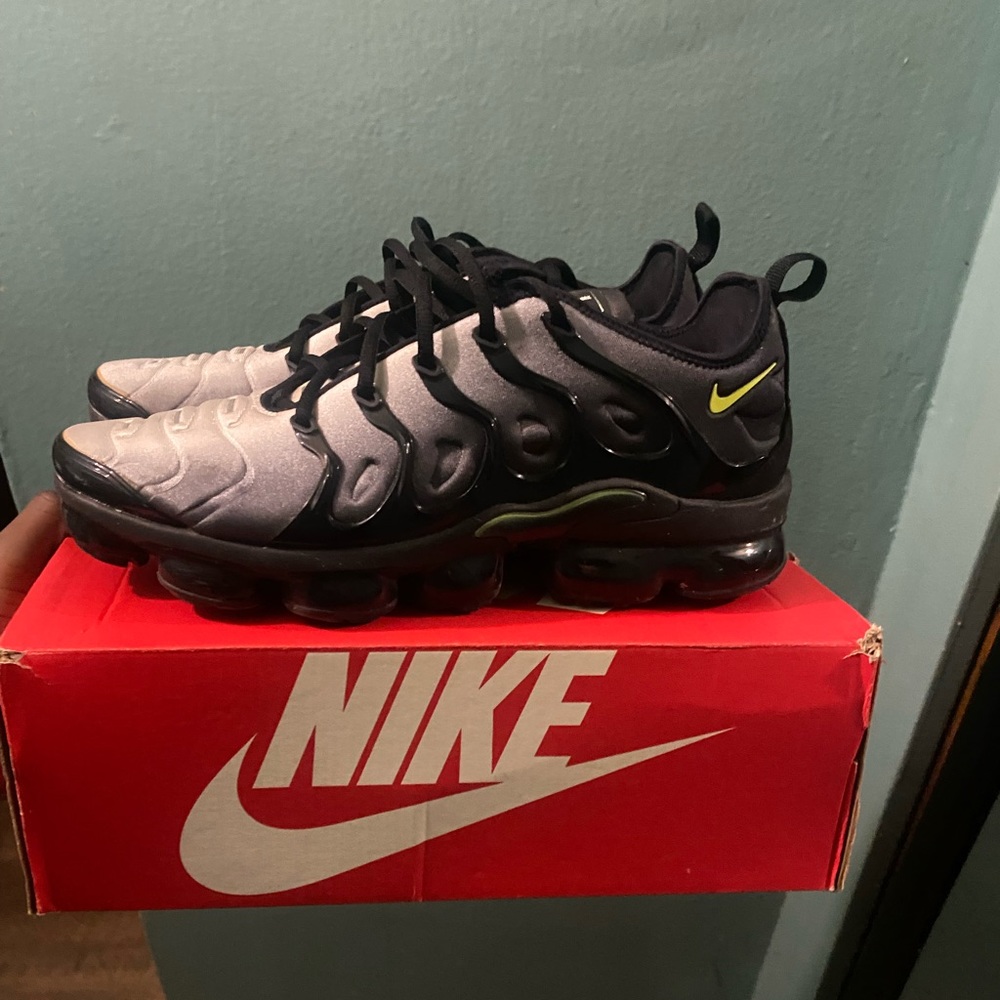 Nike Vapormax Plus “Neon 95” Size 10.5, Lightly worn